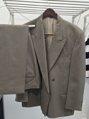 Men's Double-Breasted Suit Jacket & Trousers in Olive